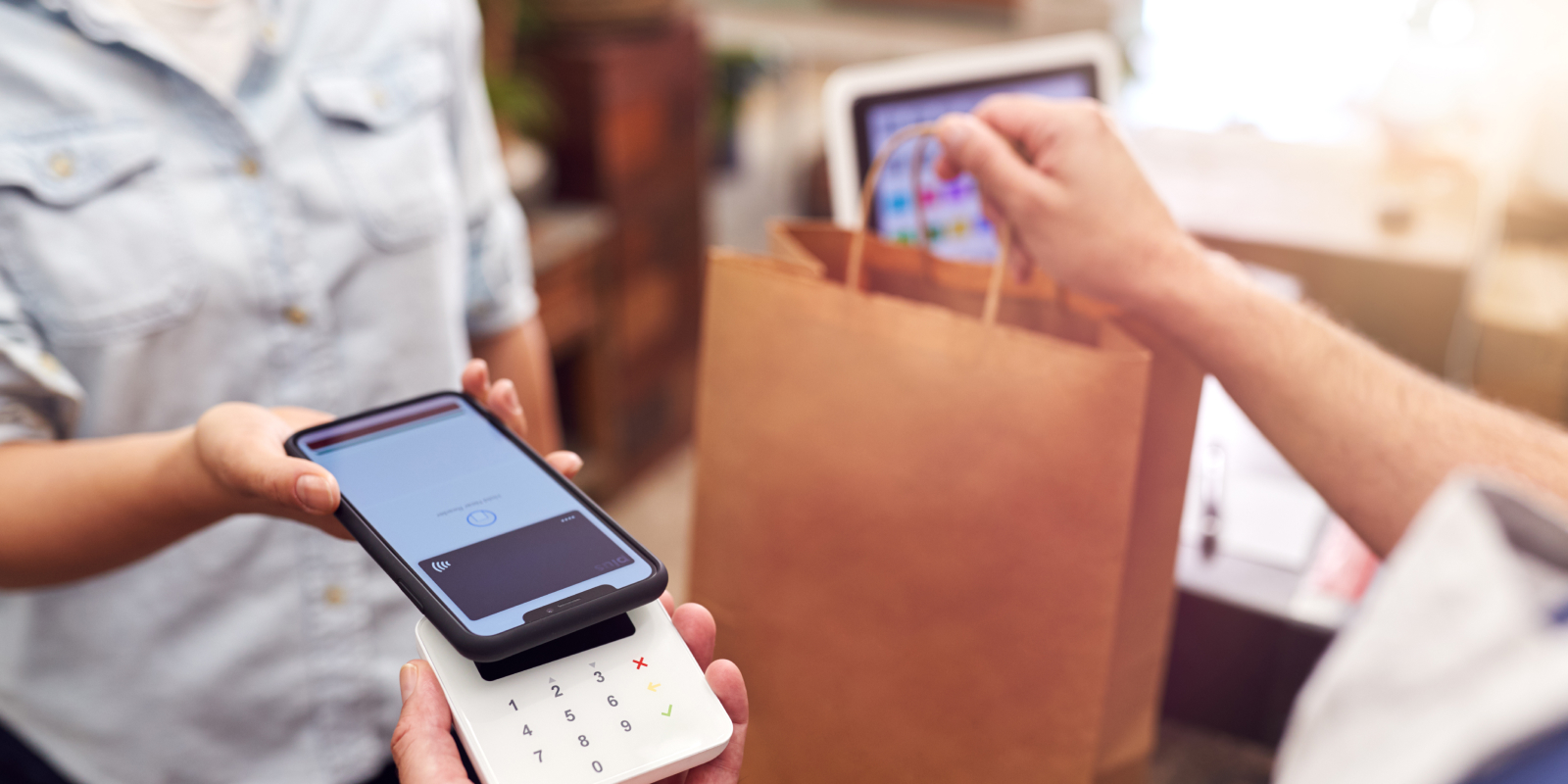 6 Perks of a Mobile Credit Card Reader for Small Business